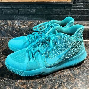 - Nike Kyrie 3 "Aqua" Azurie Elizabeth BASKETBALL sz US 6.5